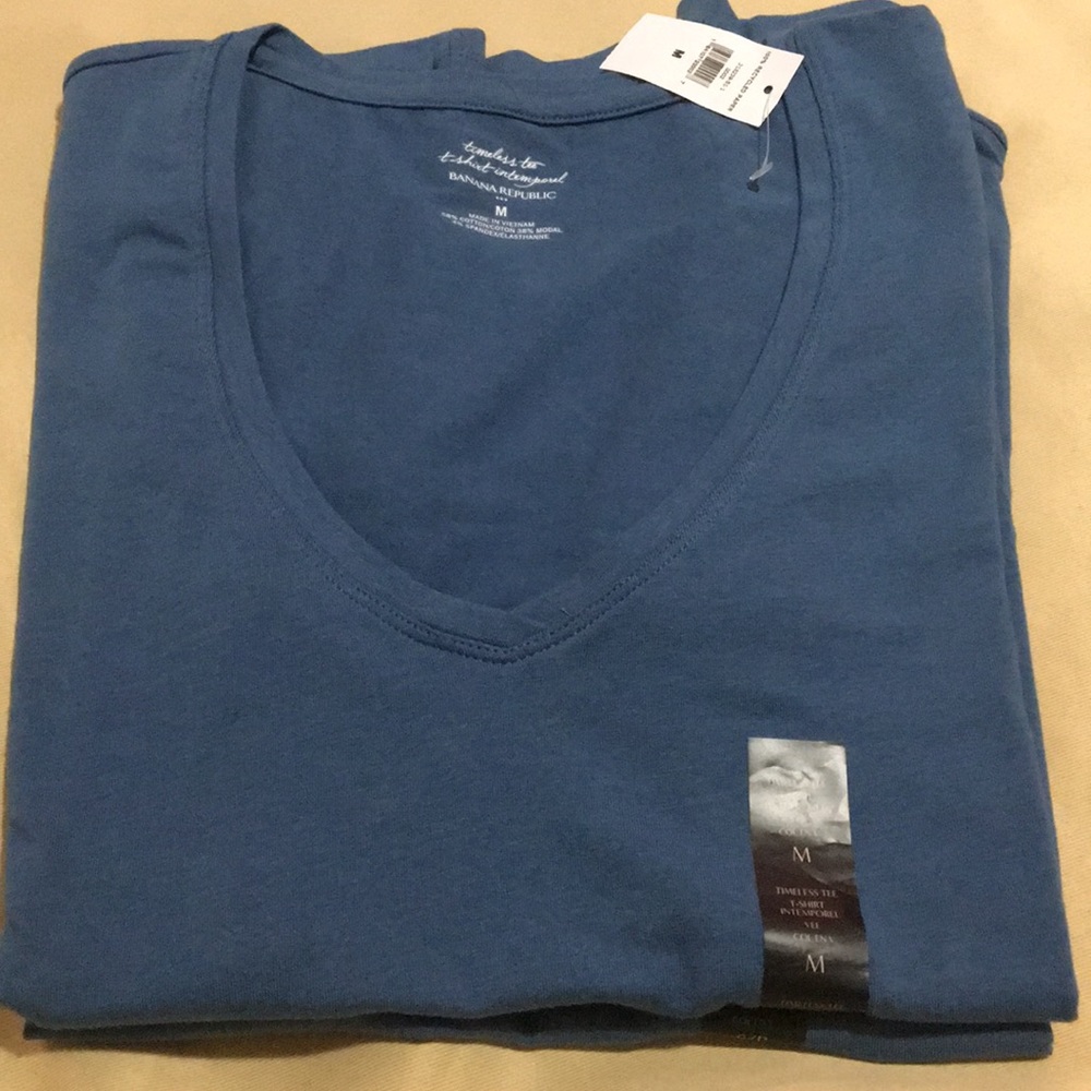 Banana Republic tee. Medium